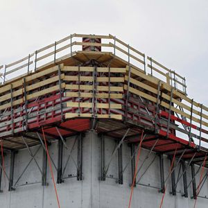 строительные леса из гальванизированной стали / из дерева
