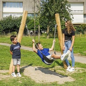 качели из дерева