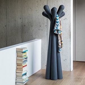 вешалка для верхней одежды из ткани