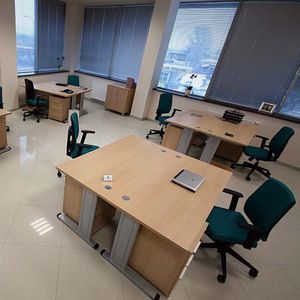 рабочий стол для офисов открытого типа