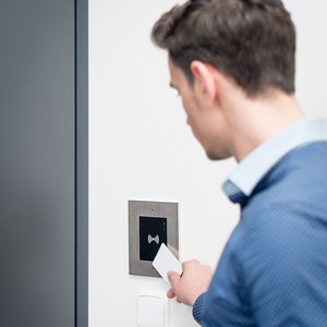 автоматическое устройство считывания с карт RFID