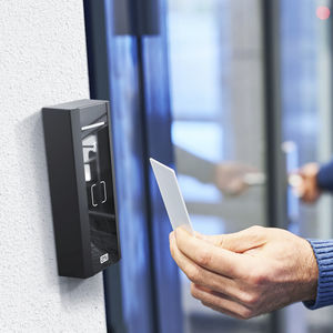 автоматическое устройство считывания с карт RFID