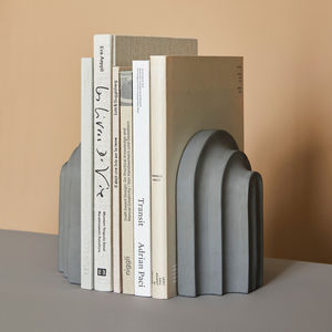 держатель для книг из бетона