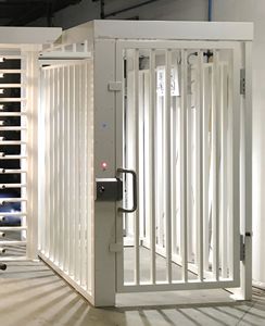 шлюзовая кабина для автоматического контроля доступа