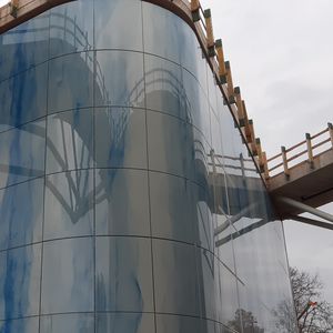 закаленная стеклянная панель