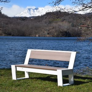 современная общественная скамейка