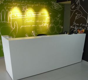 административная стойка из Corian®