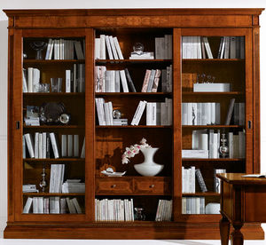классический книжный шкаф