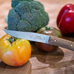 кухонный нож с ручкой из орехового дерева