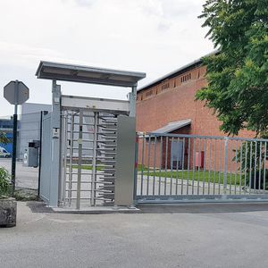 турникет в полный рост