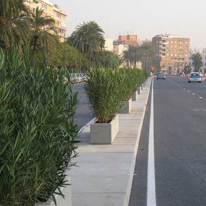 кадка для садовых растений из бетона