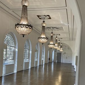 классическая люстра