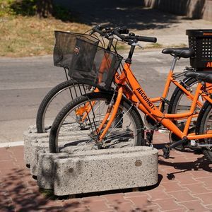 напольная парковка для велосипедов