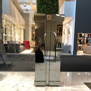 садовый горшок из дымчатого стекла