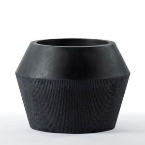 кадка для садовых растений из бетона