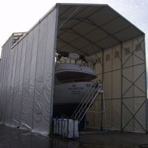 натяжная конструкция на металлическом каркасе