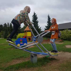 качели