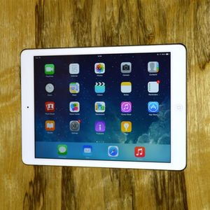 настенная подставка для iPad