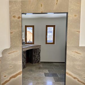 настенная плита из камня