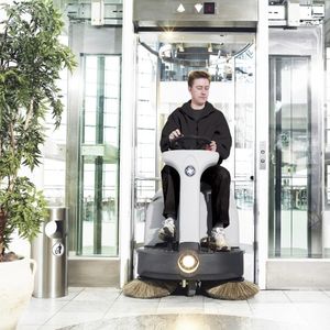 автономная подметальная машина 1