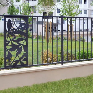 забор с панелями
