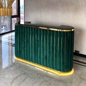 изогнутая административная стойка