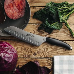 кухонный нож с пластиковой ручкой