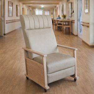 медицинское кресло из дерева 1