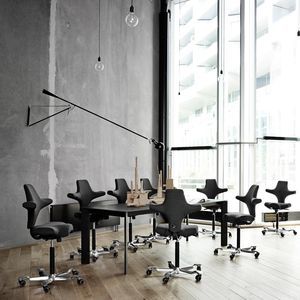 стул для работы из ткани
