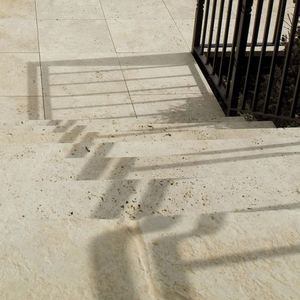 плитка для наружного применения / для напольной поверхности / из травертина / под старину