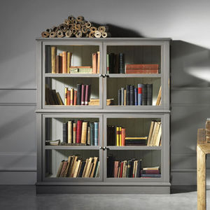 классический книжный шкаф