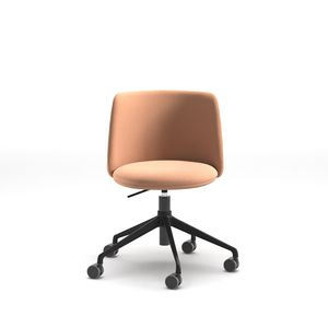 стул для работы из кожи