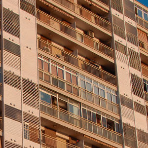 солнцезащитное устройство из стали