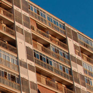 солнцезащитное устройство из дерева