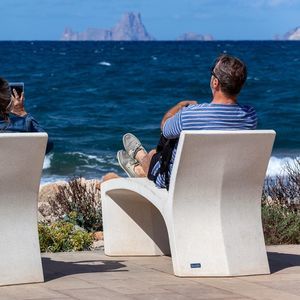 современный садовый шезлонг 1