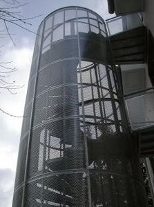 винтовая лестница / металлическая конструкция / с металлическими ступеньками / без подступенка