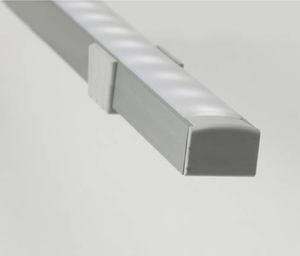 выступающий осветительный профиль