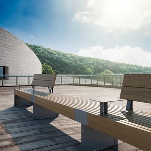 современная общественная скамейка