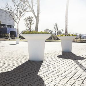 кадка для садовых растений из экзотических пород дерева
