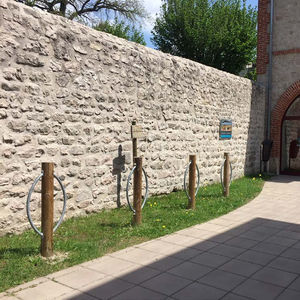 напольная парковка для велосипедов