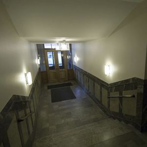 современный настенный светильник