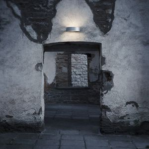 современный настенный светильник