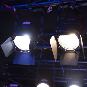 прожектор с подвижной головкой IP20