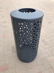 общественный мусорный контейнер