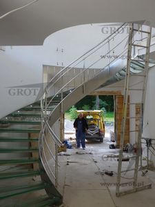 лестница с поворотом на 180°