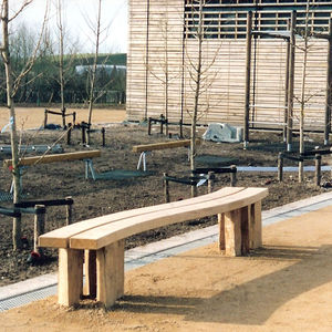 современная общественная скамейка 1
