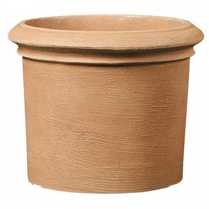 садовый горшок из пластика 1