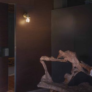 классический настенный светильник
