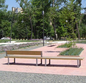современная общественная скамейка