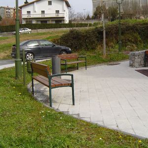 современная общественная скамейка